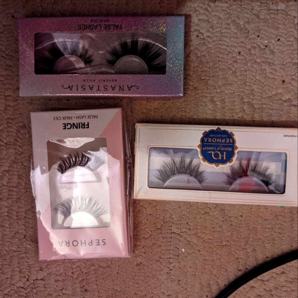 False eyelashes